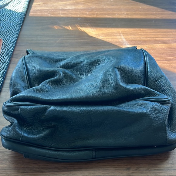 ☀️Vintage Joan Weisz Leather Black Cross body satchel bag gold hardware - Picture 11 of 12